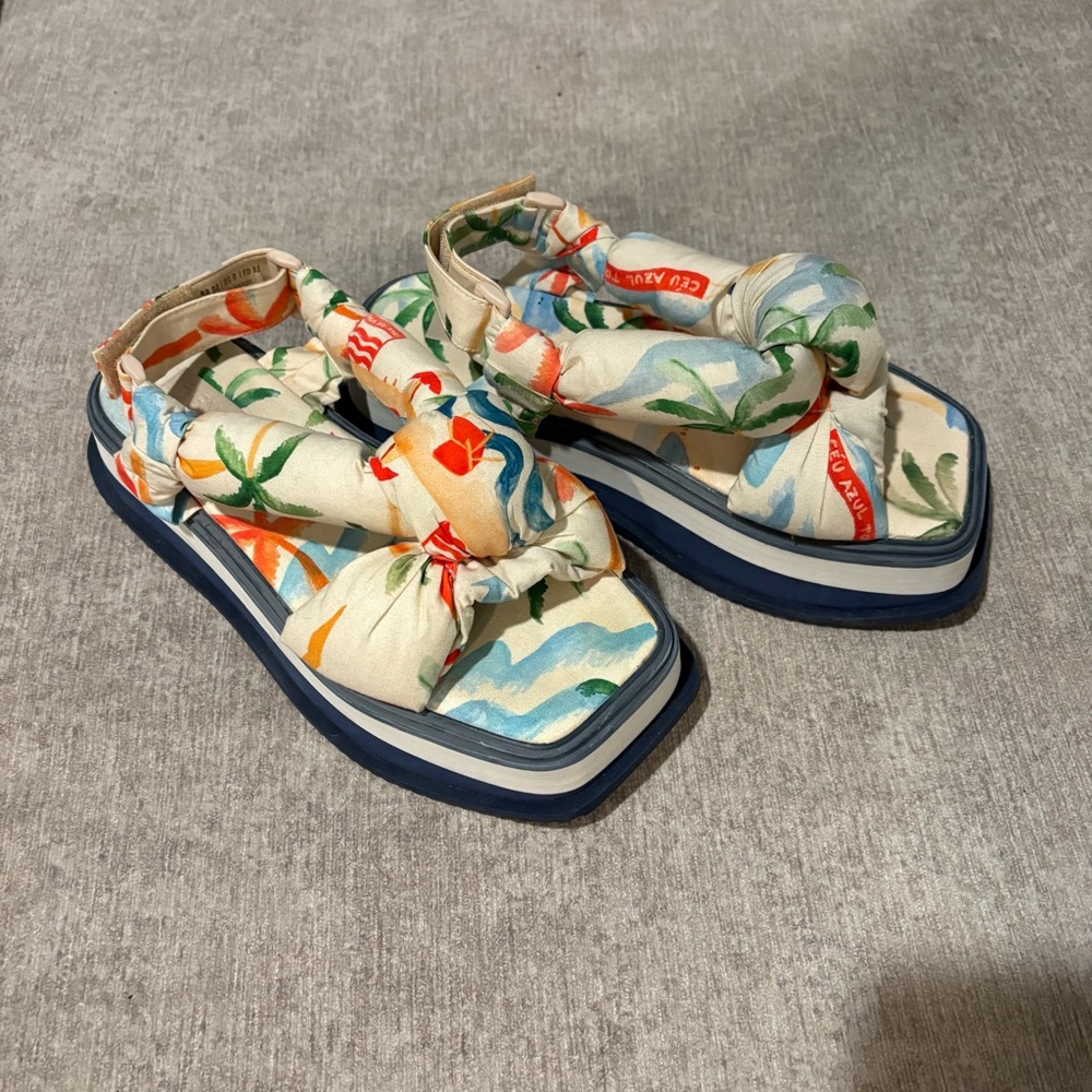 NWOT Farm Rio Puff Sandals